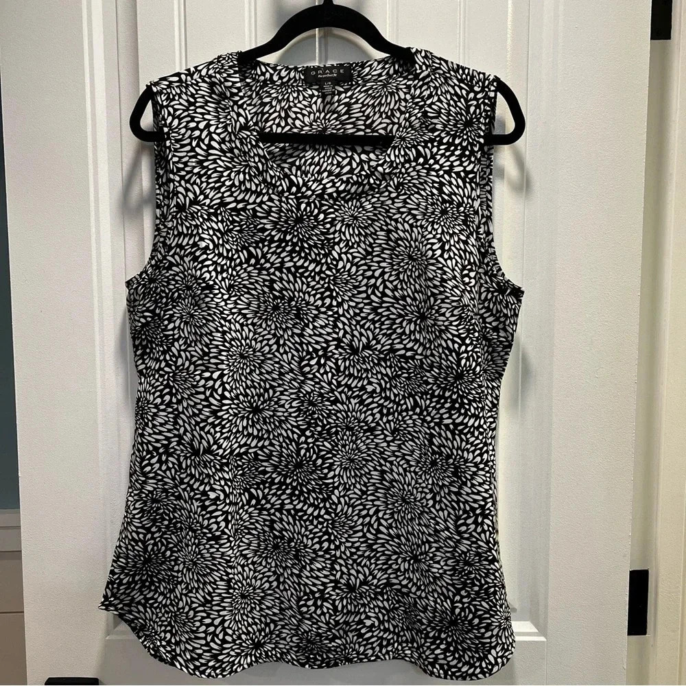 Grace ‘The Perfect Fit’ Black and White Sleeveless Blouse. Size Large.